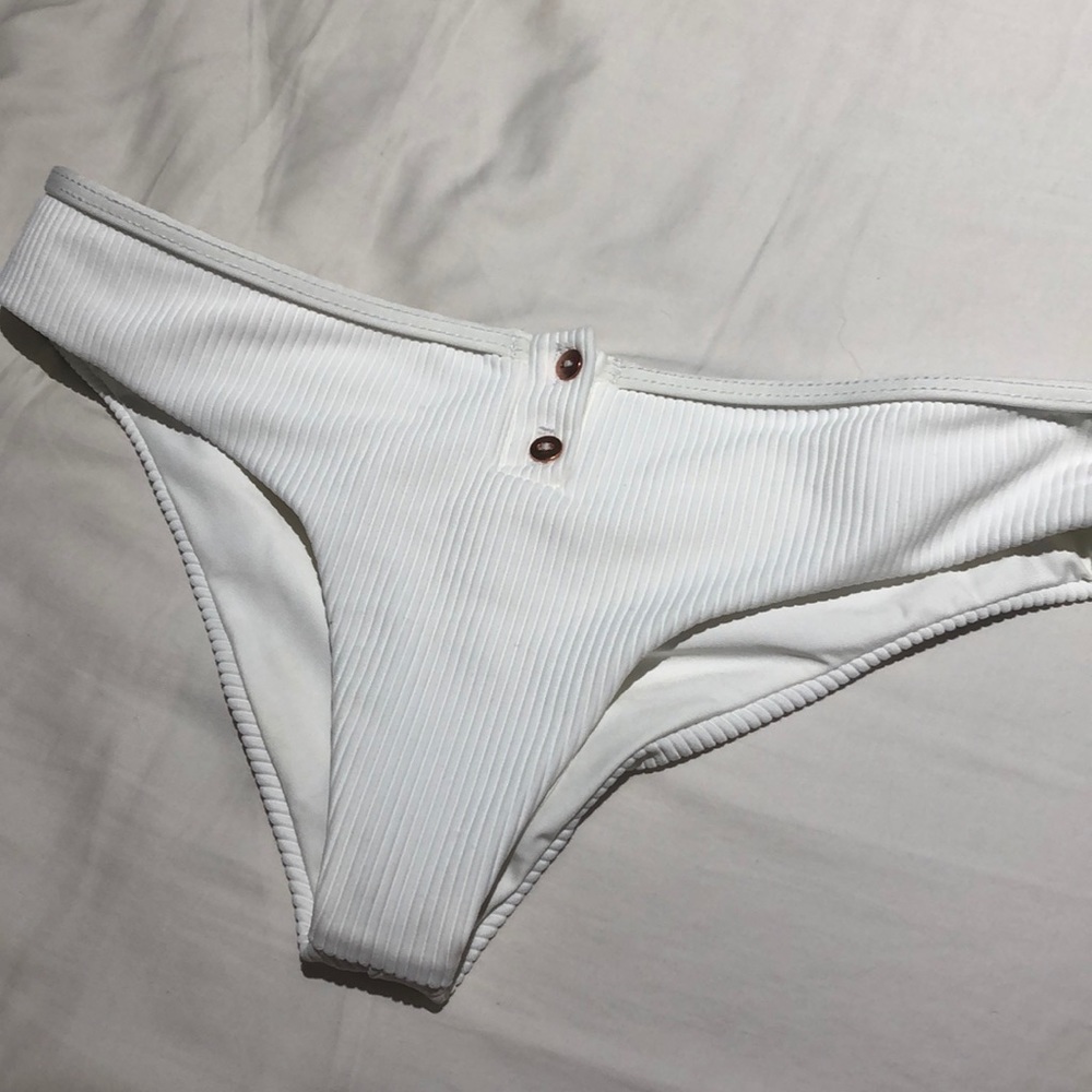 Frankie’s bikinis Alana bottom small white